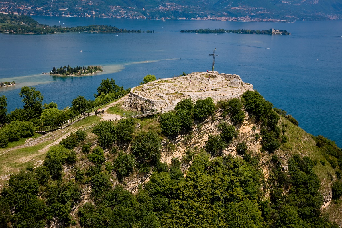 Rocca di Manerba a Manerba del Garda - lago di Garda
