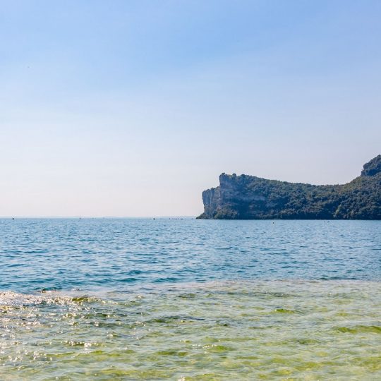 Lago di Garda, spiaggia Rocca di Manerba